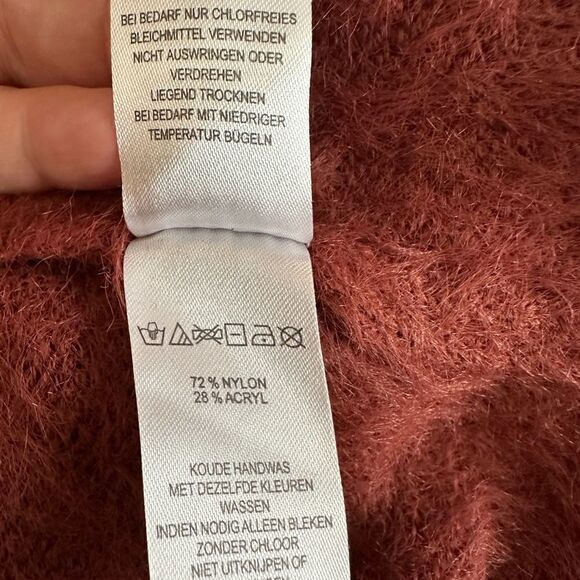 Kaisley Sweater Fluffy Furry V Neck Asymmetrical Hem - Picture 9 of 12